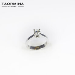 Anello donna Solitario 0,56ct in Oro18kt e Diamanti Questo gioiello fa parte del brand 