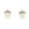 Orecchini donna Perla e Diamanti ORPBRIL24 Questo gioiello fa parte del brand "Taormina gioielli" ovvero di tutta quella merce in Oro 18kt, realizzata o venduta nel nostro store! La vendita di gioielli in Oro 18kt è uno dei nostri punti forti da molti anni, tutta la nostra merce è accompagnata dal certificato di garanzia, il punzone 750. Peso totale del gioiello: 5,20gr. Misura del gioiello: 1,30cm. Caratura Brillanti: 0,19ct. Colore Brillanti: G. Purezza Brillanti: VS. Misura Perle: 9mm. Chiusura orecchini: Perno e farfalla. Garanzia: Laboratorio orafo Taormina Gioielli. Confezione: Regalo, intestata Taormina Gioielli.