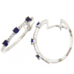 Orecchini donna Davite e Delucchi Cerchio Zaffiro BB 009216 ZF Peso totale del gioiello: 2,70gr. Diametro del gioiello: 1,50cm. Caratura Brillanti: 0,21ct. Caratura Zaffiro: 0,34ct. Colore Brillanti: G. Purezza Brillanti: VS. Chiusura Orecchini: a scomparsa cerchio. Garanzia: Ufficiale Davite e Delucchi. Confezione: Originale Davite e Delucchi. GARANZIA: Prezioso, originale e unico, assolutamente italiano. Un gioiello Davite&Delucchi si riconosce a prima vista. Ogni gioiello Davite e Delucchi presenta il marchio laser inciso sull’oggetto stesso, inoltre viene accompagnato da un certificato assicurativo che tutela il gioiello in caso di furto o incendio.