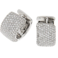 Orecchini donna in Oro 18KT e Diamanti Cerchio Largo ORBR31 Questo gioiello fa parte del brand “Taormina gioielli” ovvero di tutta quella merce in Oro 18kt, realizzata o venduta nel nostro store! La vendita di gioielli in Oro 18kt è uno dei nostri punti forti da molti anni, tutta la nostra merce è accompagnata dal certificato di garanzia, il punzone 750. Peso totale del gioiello: 15gr. Misura del gioiello: 1,20 x 1,70cm. Caratura Brillanti: 1,83ct. Colore Brillanti: G. Purezza Brillanti: VS1. Chiusura orecchini: a scomparsa cerchio. Garanzia: Laboratorio orafo Taormina Gioielli. Confezione: Regalo, intestata Taormina Gioielli.