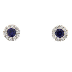 Orecchini donna Davite e Delucchi Zaffiro BB 008673 ZF1 Peso totale del gioiello: 1,70gr. Diametro del gioiello: 0,60cm. Caratura Brillanti: 0,08ct. Caratura Zaffiro: 0,22ct. Colore Brillanti: G. Purezza Brillanti: VS. Chiusura Orecchini: Perno e farfalla. Garanzia: Ufficiale Davite e Delucchi. Confezione: Originale Davite e Delucchi. GARANZIA: Prezioso, originale e unico, assolutamente italiano. Un gioiello Davite&Delucchi si riconosce a prima vista. Ogni gioiello Davite e Delucchi presenta il marchio laser inciso sull’oggetto stesso, inoltre viene accompagnato da un certificato assicurativo che tutela il gioiello in caso di furto o incendio.