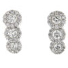 Orecchini donna in Oro 18KT e Diamanti Trilogy a scalare ORBR15 Questo gioiello fa parte del brand “Taormina gioielli” ovvero di tutta quella merce in Oro 18kt, realizzata o venduta nel nostro store! La vendita di gioielli in Oro 18kt è uno dei nostri punti forti da molti anni, tutta la nostra merce è accompagnata dal certificato di garanzia, il punzone 750. Peso totale del gioiello: 3,60gr. Misura del gioiello: 1,60cm. Caratura Brillanti: 1,35ct. Colore Brillanti: F. Purezza Brillanti: VS1. Chiusura orecchini: Perno e farfalla. Garanzia: Laboratorio orafo Taormina Gioielli.